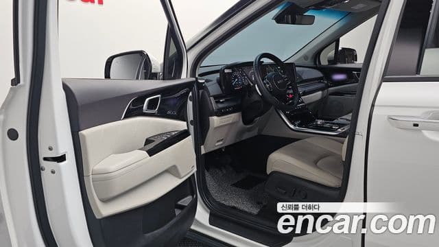 Kia Carnival 2023 — фото 10 из 20