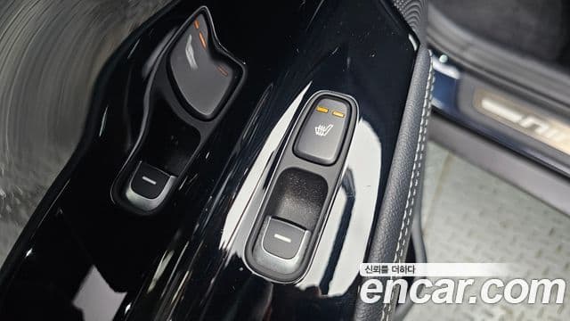 Kia Niro 2020 — ფოტო 19/20