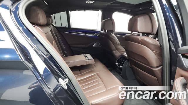 BMW 5 Series 2023 — фото 11 из 20