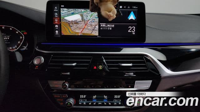 BMW 5 Series 2023 — фото 12 из 20