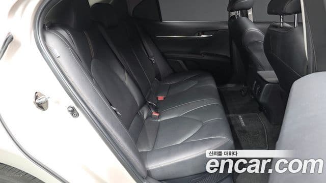 Toyota Camry 2018 — Şəkil 22/37