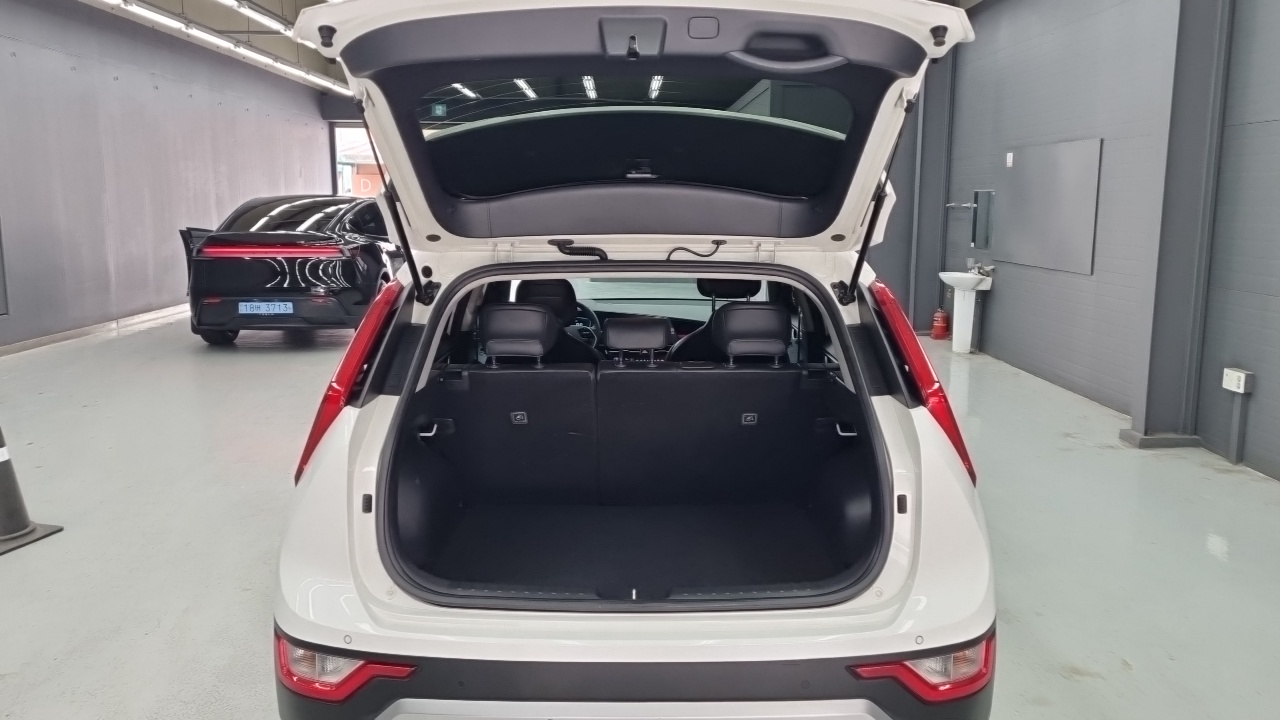 Kia Niro 2023 — Şəkil 15/18