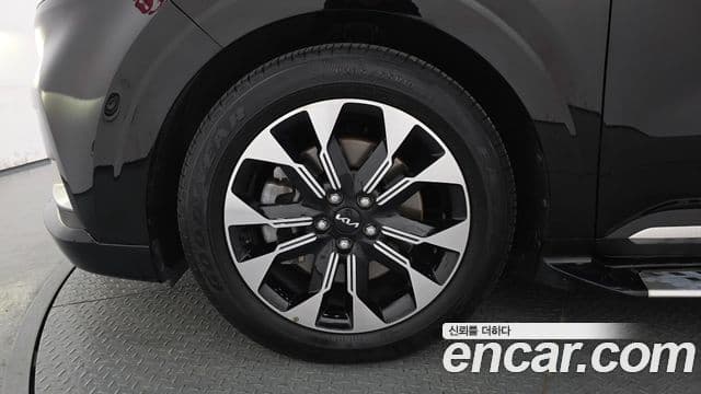Kia Carnival 2021 — ფოტო 5/20