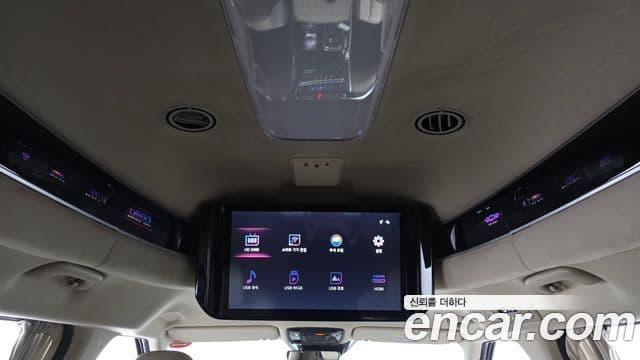 Kia Carnival 2021 — ფოტო 19/20