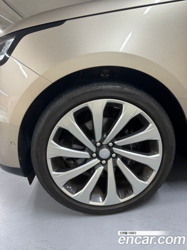 Land Rover Range Rover 2023 — фото 4 из 10