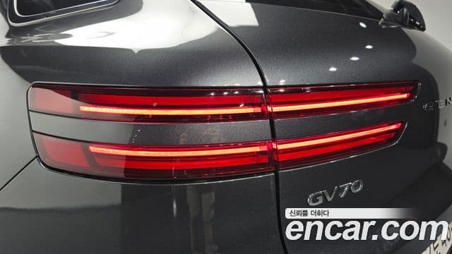 Genesis GV70 2021 — Photo 13/36