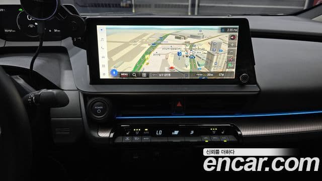 Toyota Prius 2023 — ფოტო 14/20