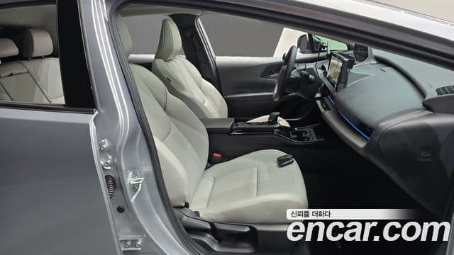 Toyota Prius 2023 — Photo 6/31