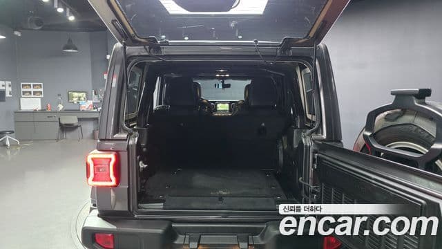 Jeep Wrangler 2020 — Şəkil 26/30