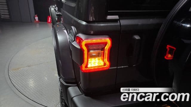 Jeep Wrangler 2020 — Şəkil 29/30
