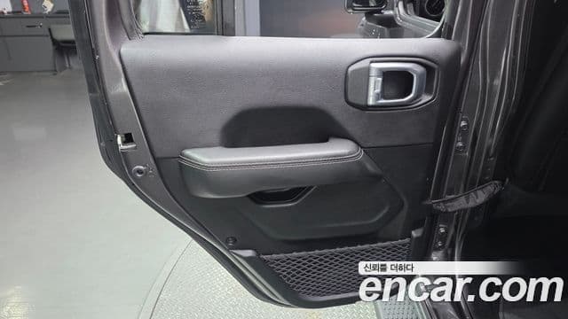 Jeep Wrangler 2020 — Şəkil 7/30