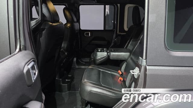 Jeep Wrangler 2020 — Şəkil 18/30