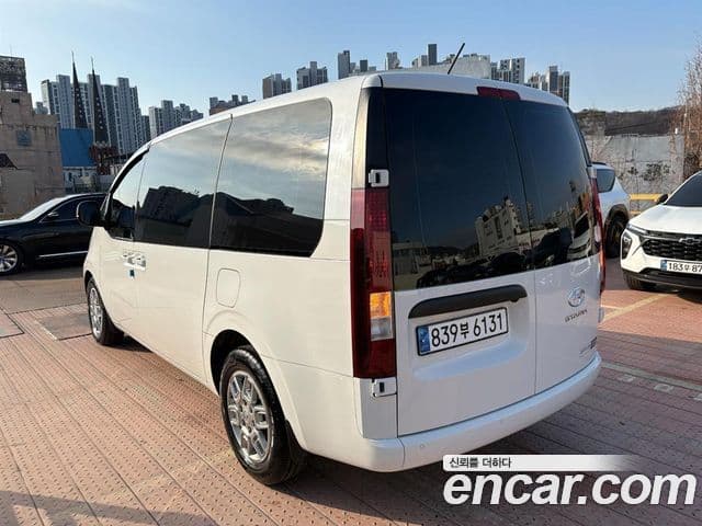 Hyundai Staria 2023 — ფოტო 2/20