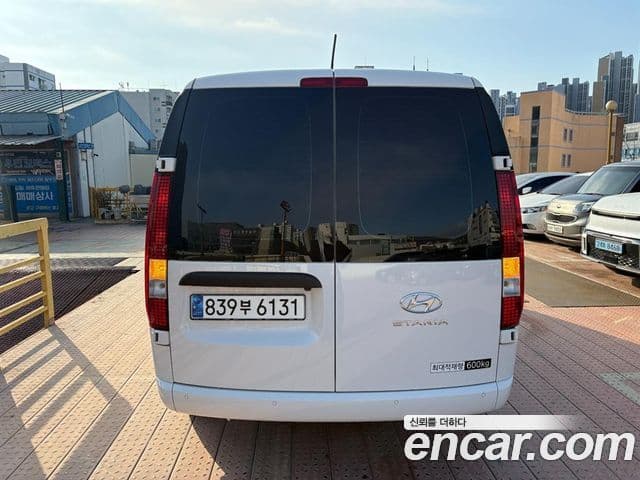 Hyundai Staria 2023 — ფოტო 4/20