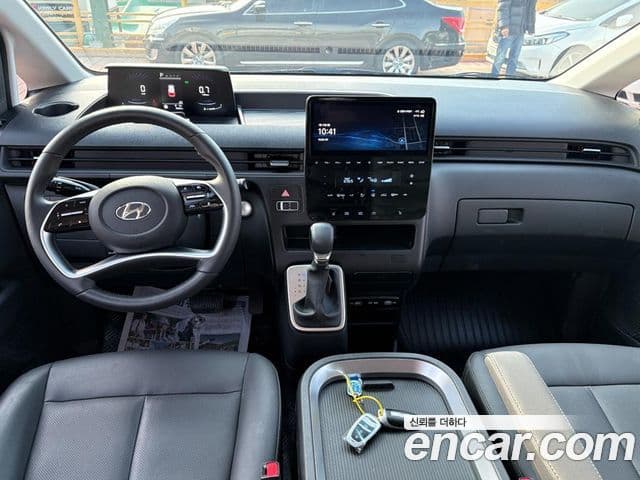 Hyundai Staria 2023 — ფოტო 10/20