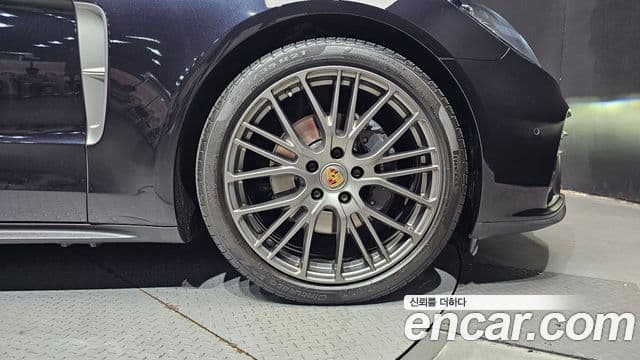Porsche Panamera 2023 — Photo 7/33