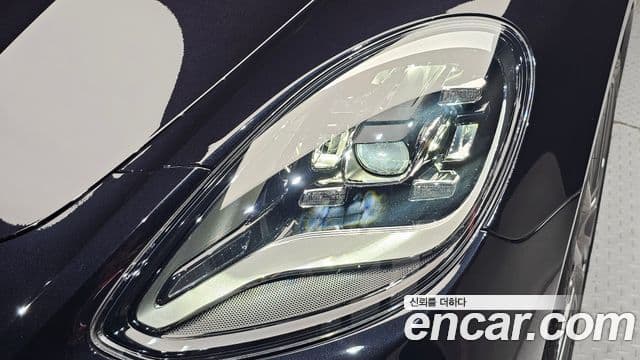 Porsche Panamera 2023 — Photo 27/33