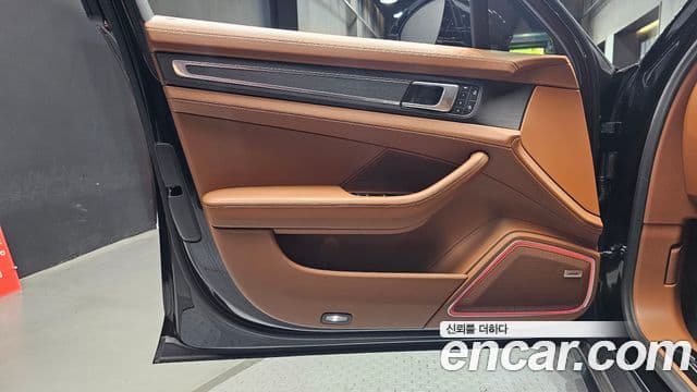 Porsche Panamera 2023 — Photo 19/33