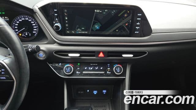 Hyundai Sonata 2022 — ფოტო 19/20