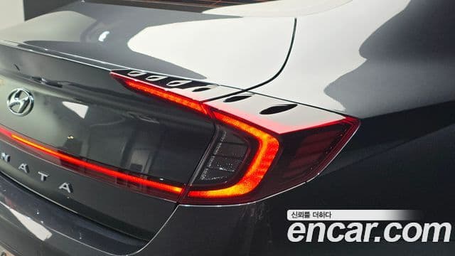 Hyundai Sonata Hybrid 2022 — Photo 24/30