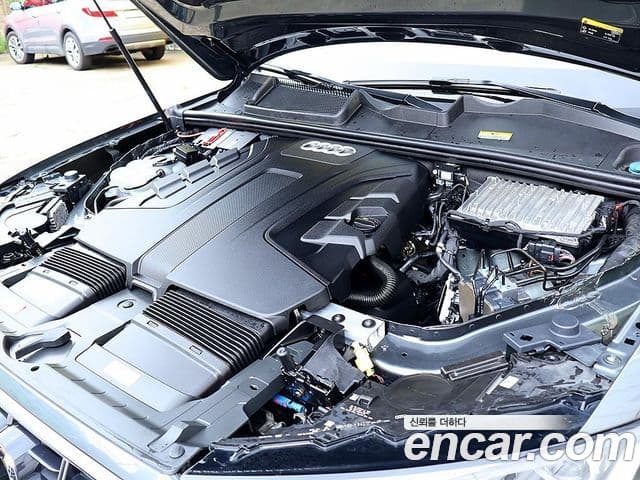 Audi Q7 2021 — ფოტო 18/20