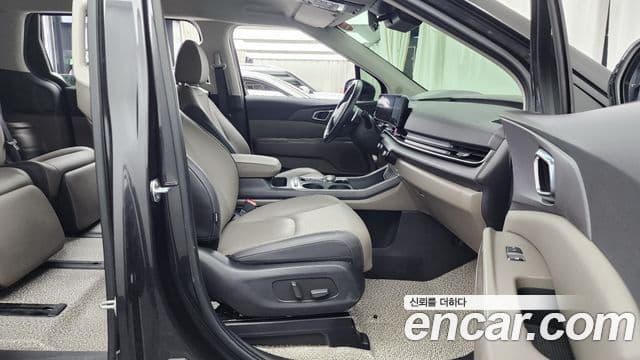 Kia Carnival 2024 — фото 11 из 20