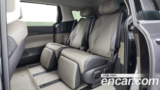 Kia Carnival 2024 — фото 12 из 20