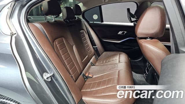 BMW 3 Series 2019 — Фото 12/20