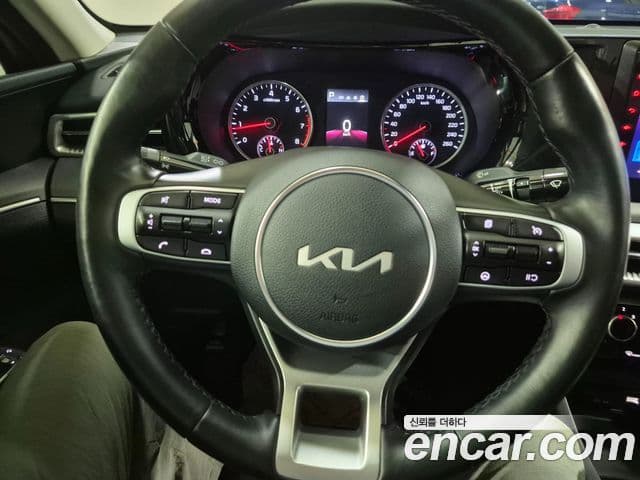 Kia K5 2022 — Şəkil 8/17