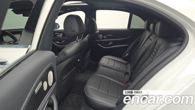 Mercedes-Benz E-Class 2023 — фото 12 из 20