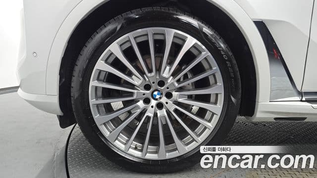 BMW X7 2025 — Photo 27/36