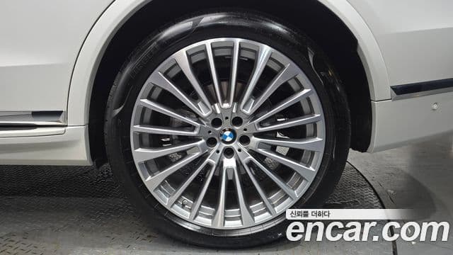 BMW X7 2025 — Photo 22/36