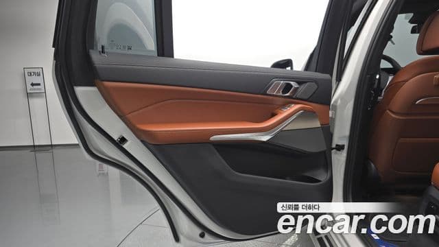 BMW X7 2025 — Photo 14/36