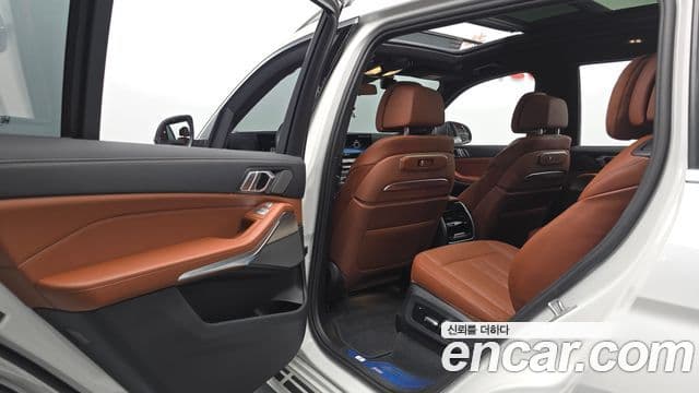 BMW X7 2025 — Photo 28/36