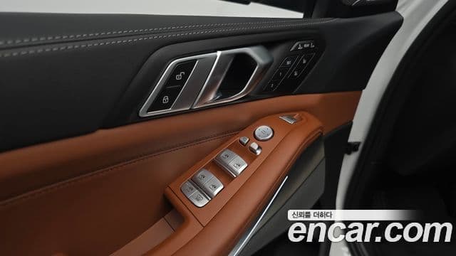BMW X7 2025 — Photo 16/36