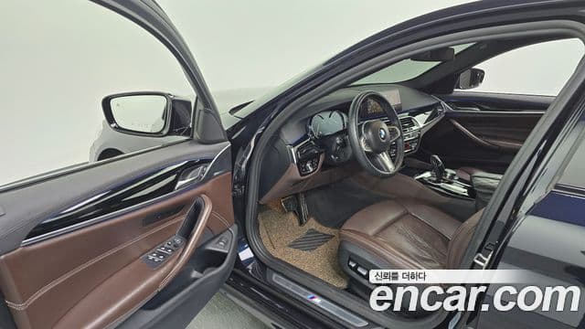 BMW 5 Series 2018 — фото 10 из 20