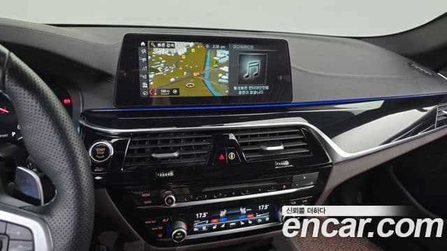 BMW 5 Series 2018 — фото 12 из 20