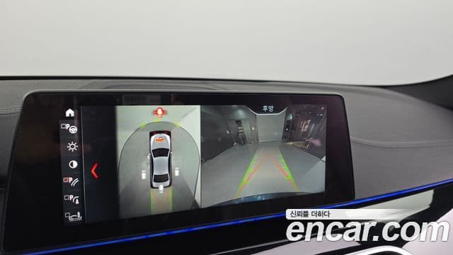 BMW 5 Series 2018 — фото 14 из 20