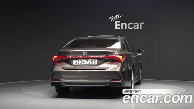 Toyota Avalon 2019 — ფოტო 4/20