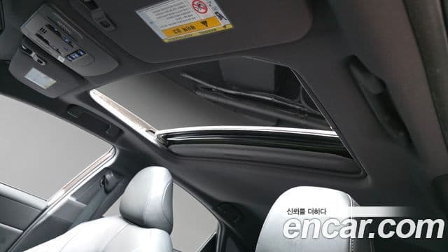 Toyota Avalon 2019 — Photo 18/31