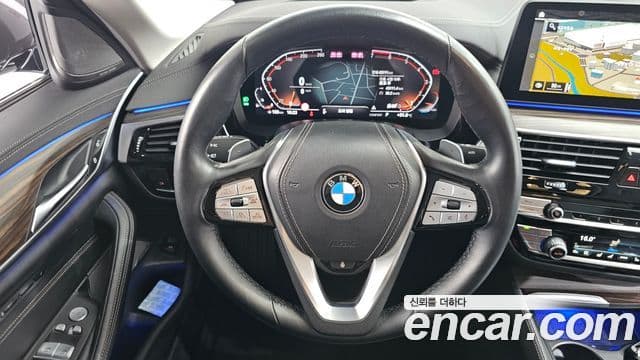 BMW 5 Series 2023 — фото 12 из 20