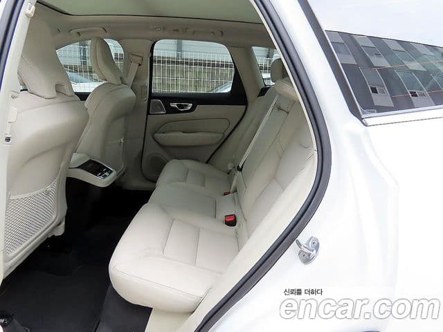 Volvo XC60 2025 — ფოტო 6/20