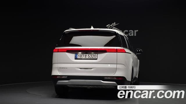 Kia Carnival 2022 — фото 4 из 20