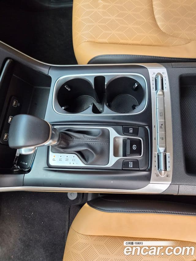 Kia Carnival 2022 — ფოტო 8/13