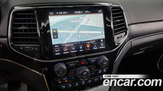 Jeep Grand Cherokee 2020 — Şəkil 13/20
