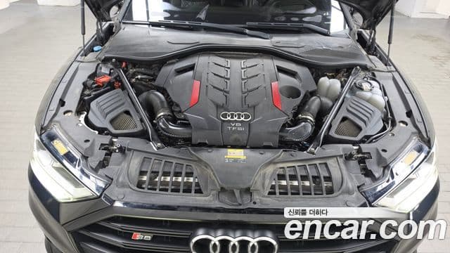 Audi S8 2021 — ფოტო 16/20