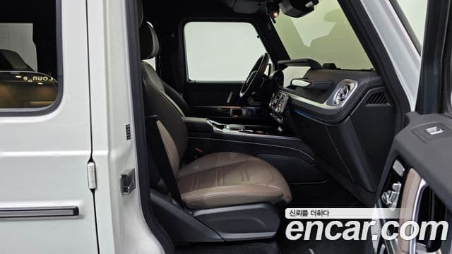 Mercedes-Benz G-Class 2025 — Photo 25/36