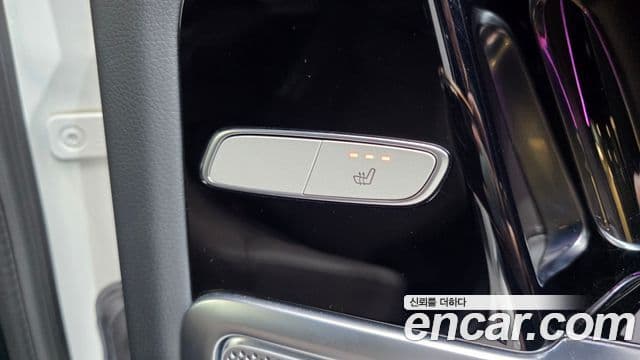 Mercedes-Benz G-Class 2025 — Photo 17/36