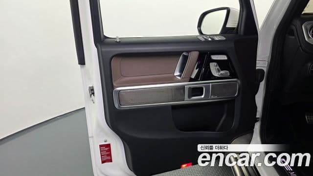 Mercedes-Benz G-Class 2025 — Photo 14/36
