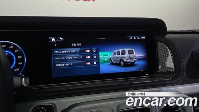 Mercedes-Benz G-Class 2025 — Photo 9/36
